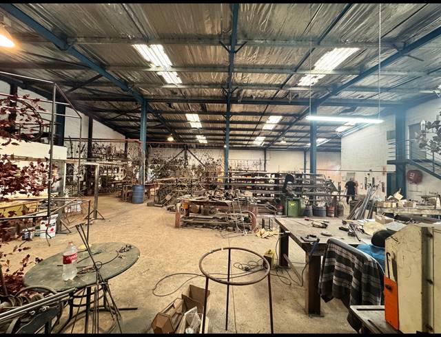 800M² WAREHOUSE FOR SALE IN MOUNT EDGECOMBE